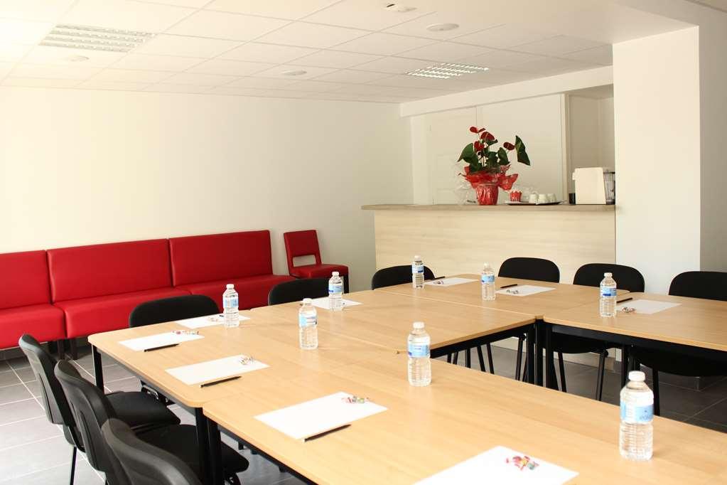 Brit Hotel Brive La Gaillarde - Restaurant La Limousine Malemort Einrichtungen foto